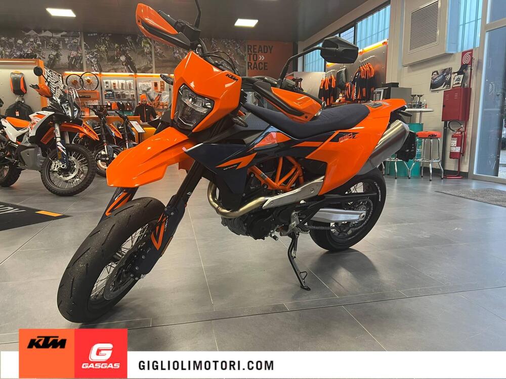 KTM 690 SMC R (2026) (2)