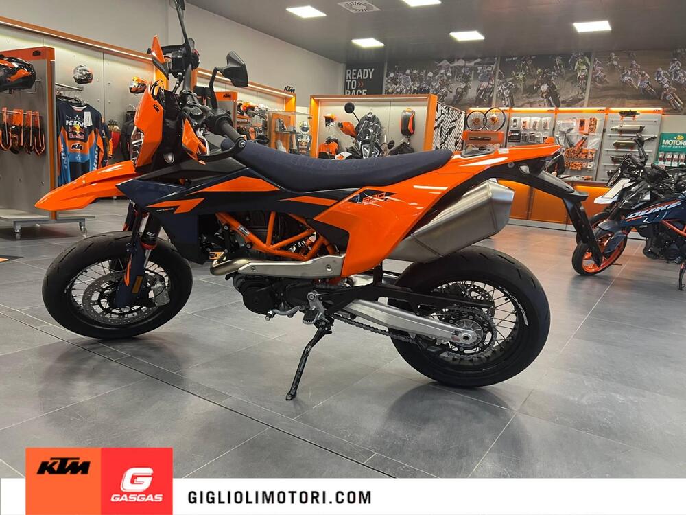 KTM 690 SMC R (2026) (4)