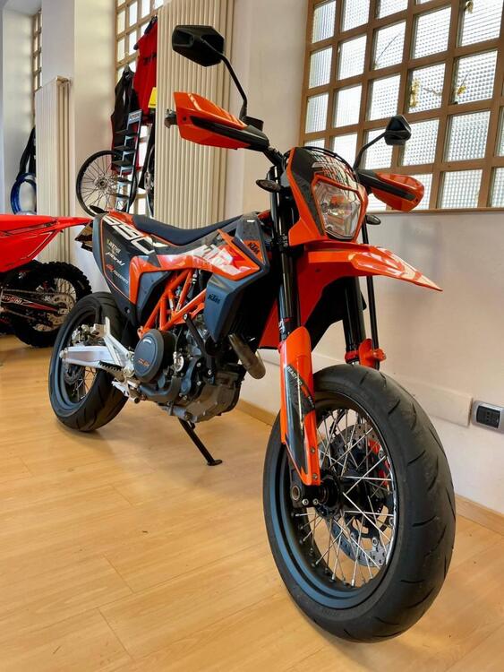 KTM 690 SMC R (2023 - 25) (4)