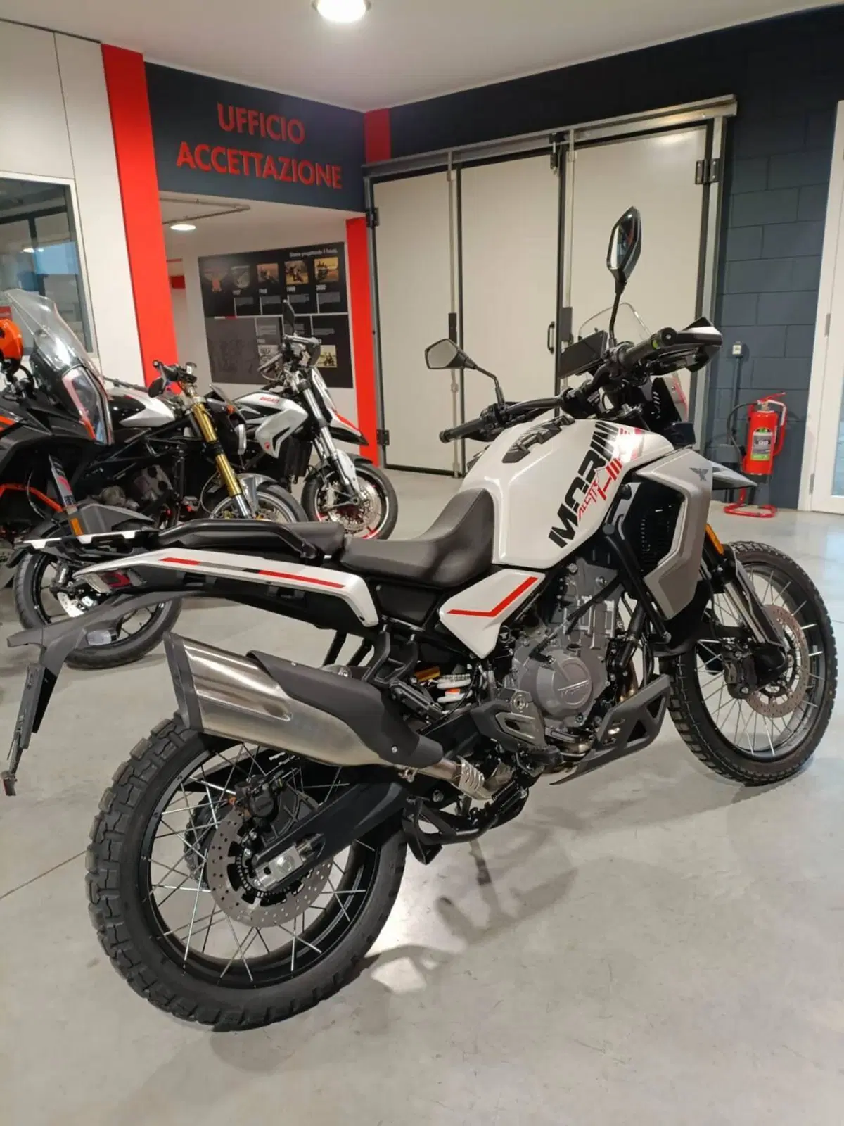 Moto Morini Allthrike 450 (2025 - 26) (3)