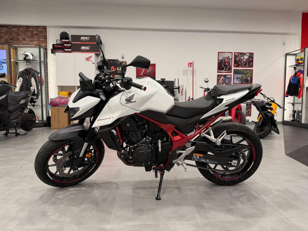 Honda CB 750 Hornet (2025) (3)