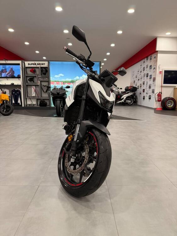 Honda CB 750 Hornet (2025) (5)