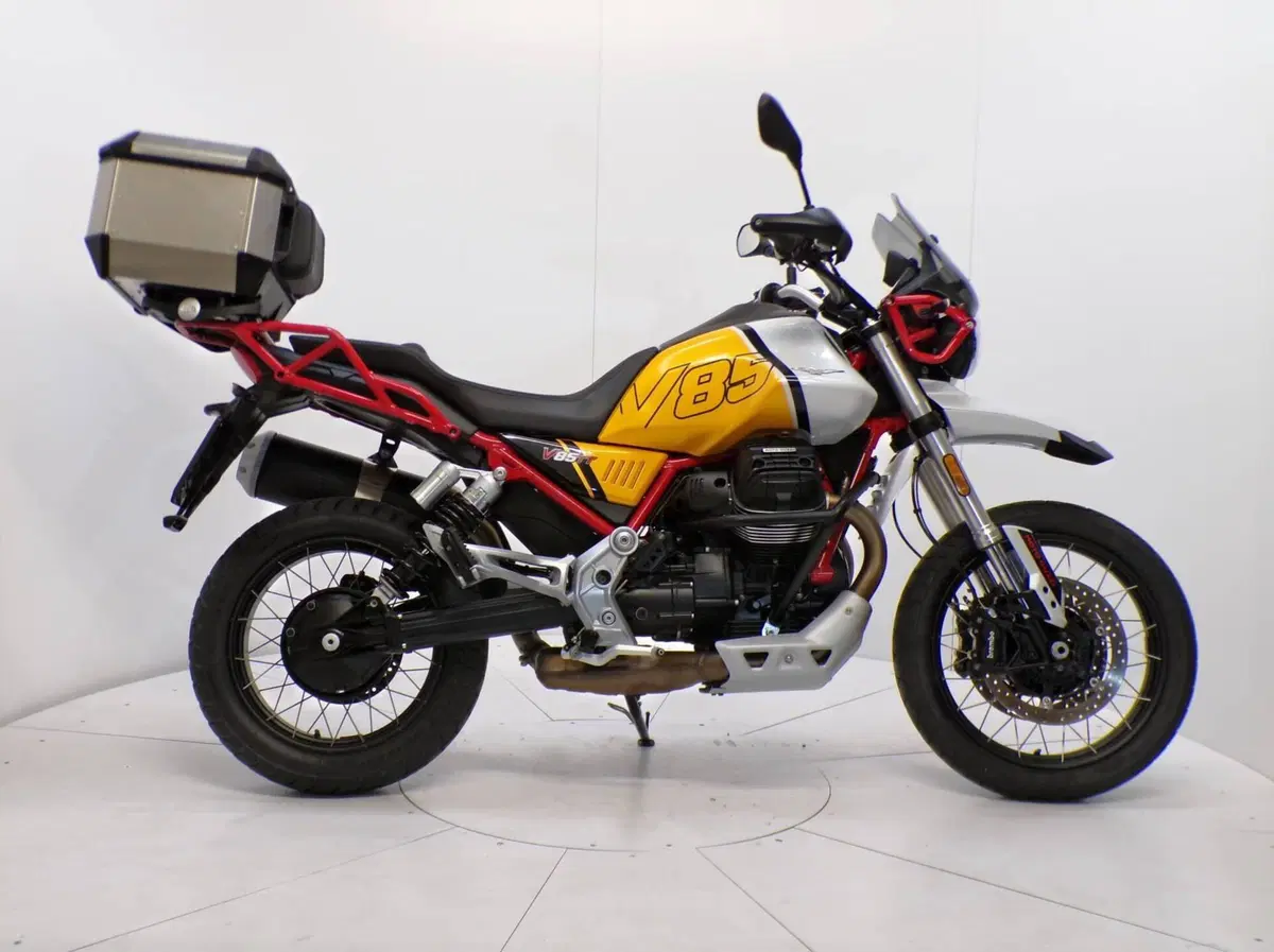 Moto Guzzi V85 TT Evocative Graphics (2021 - 23)