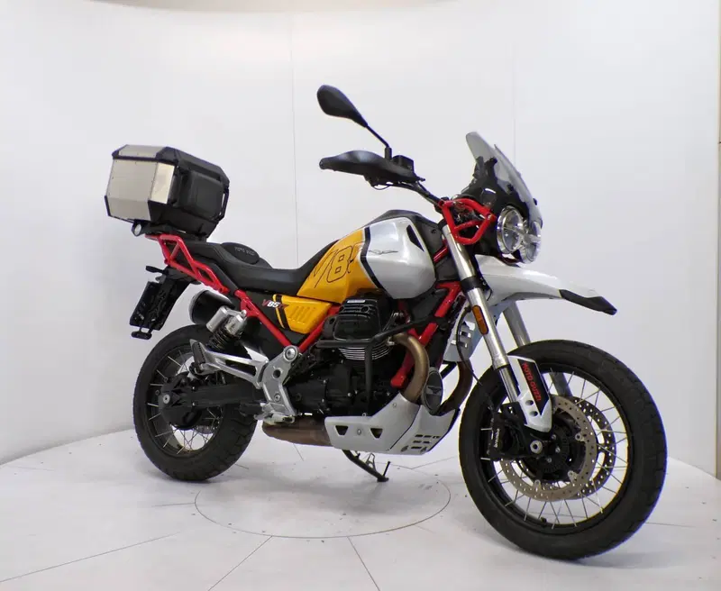Moto Guzzi V85 TT Evocative Graphics (2021 - 23) (2)