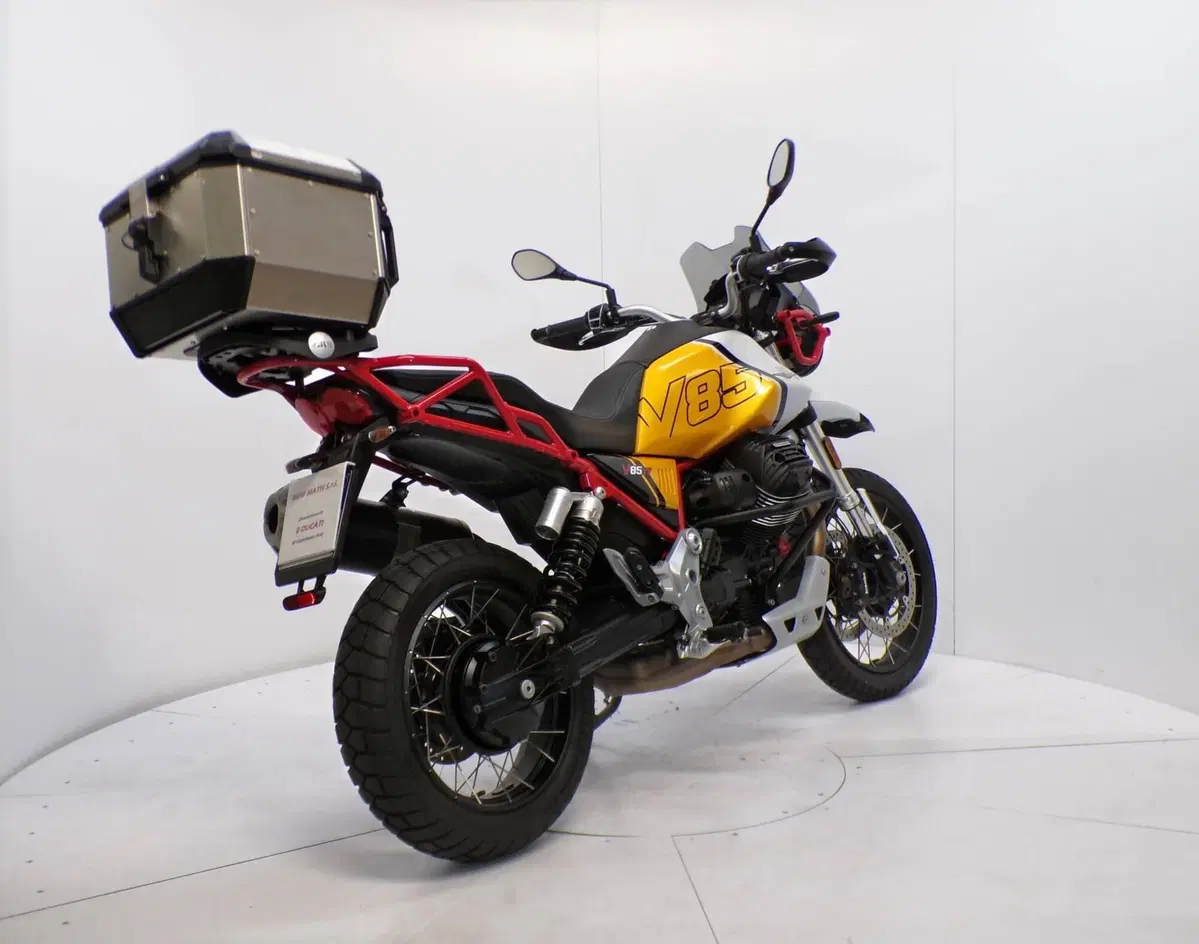 Moto Guzzi V85 TT Evocative Graphics (2021 - 23) (6)