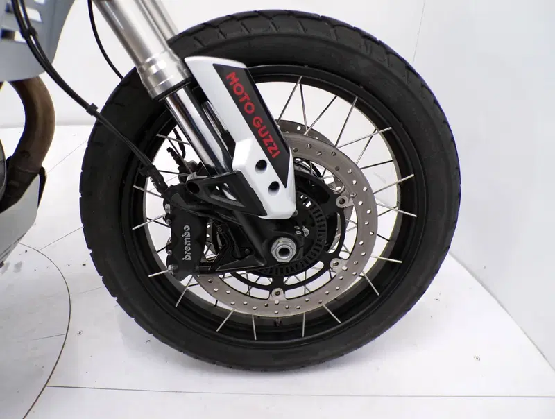 Moto Guzzi V85 TT Evocative Graphics (2021 - 23) (12)
