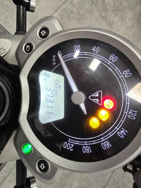 Triumph Street Twin 900 (2017 - 18) (5)