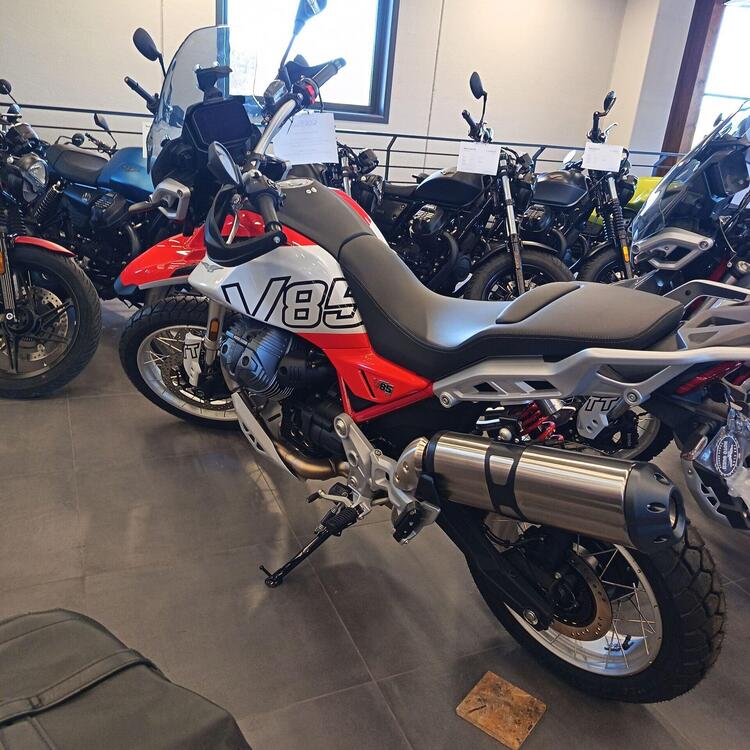 Moto Guzzi V85 TT (2024 - 25) (3)