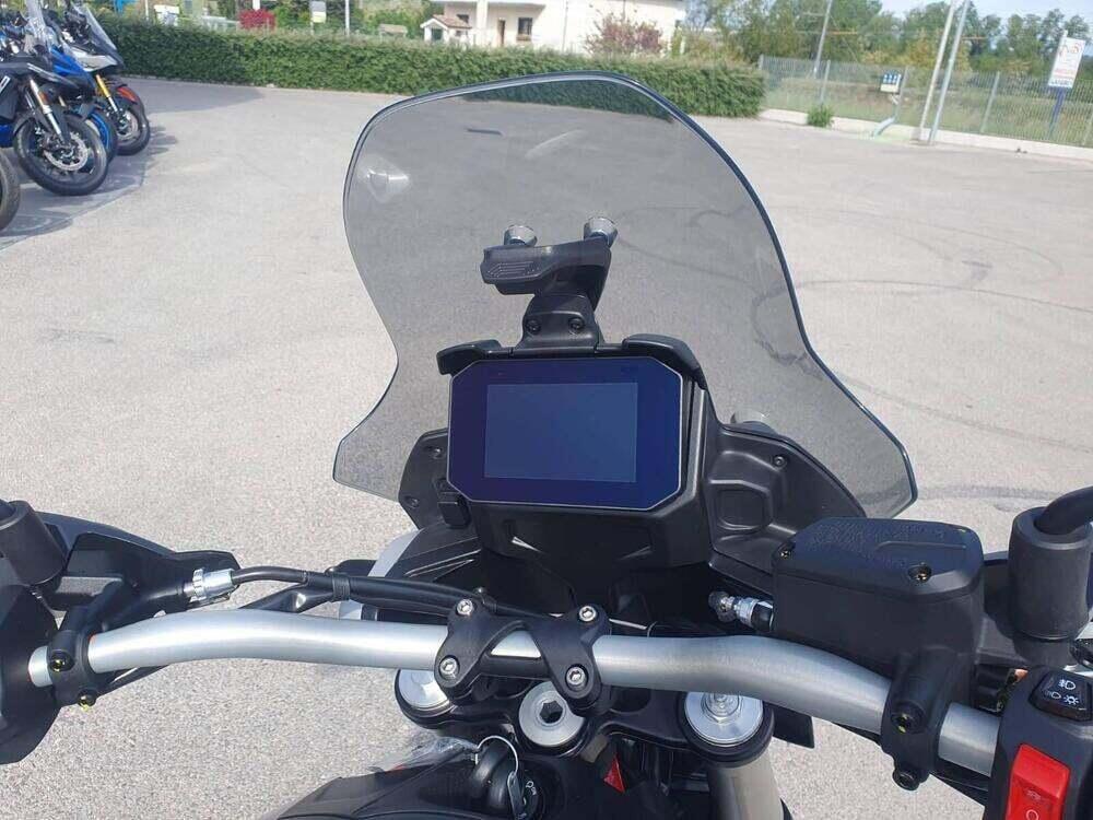 Moto Guzzi V85 TT (2024 - 25) (2)