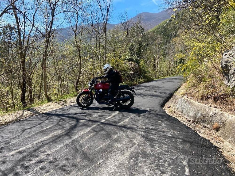 Moto Guzzi V7 Stone (2021 - 24) (4)