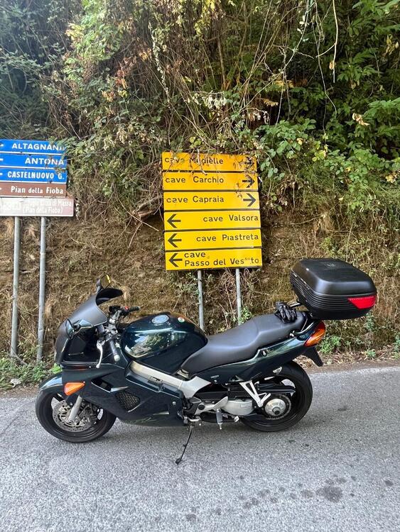 Honda VFR 800 (1998 - 01) (4)