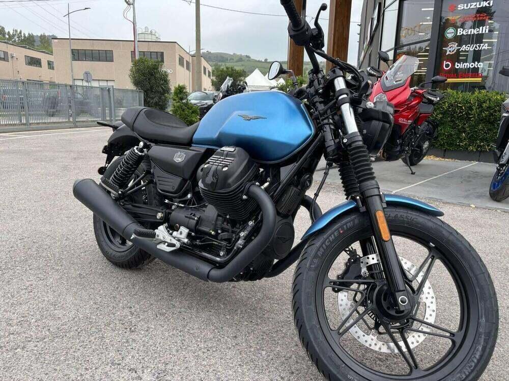 Moto Guzzi V7 Stone (2025) (2)