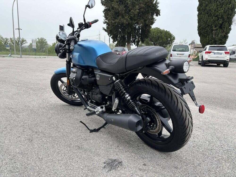 Moto Guzzi V7 Stone (2025) (4)