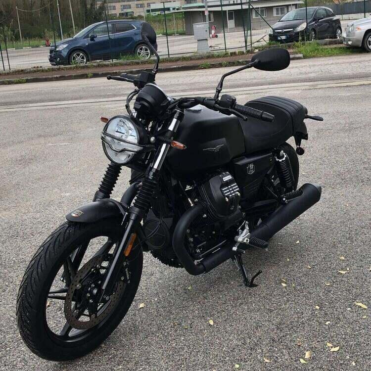 Moto Guzzi V7 Stone (2025) (3)