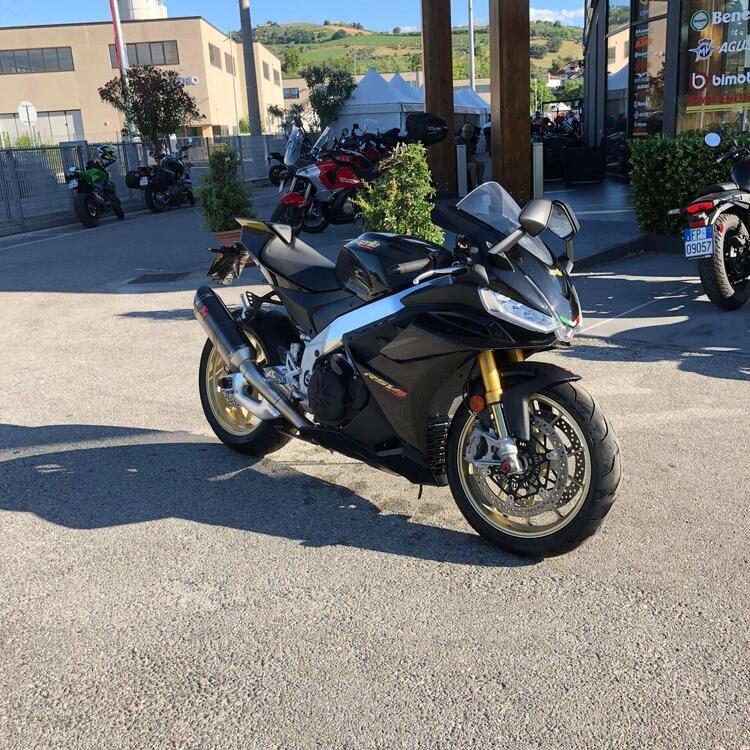 Aprilia RSV4 1100 Factory (2021 - 24) (2)