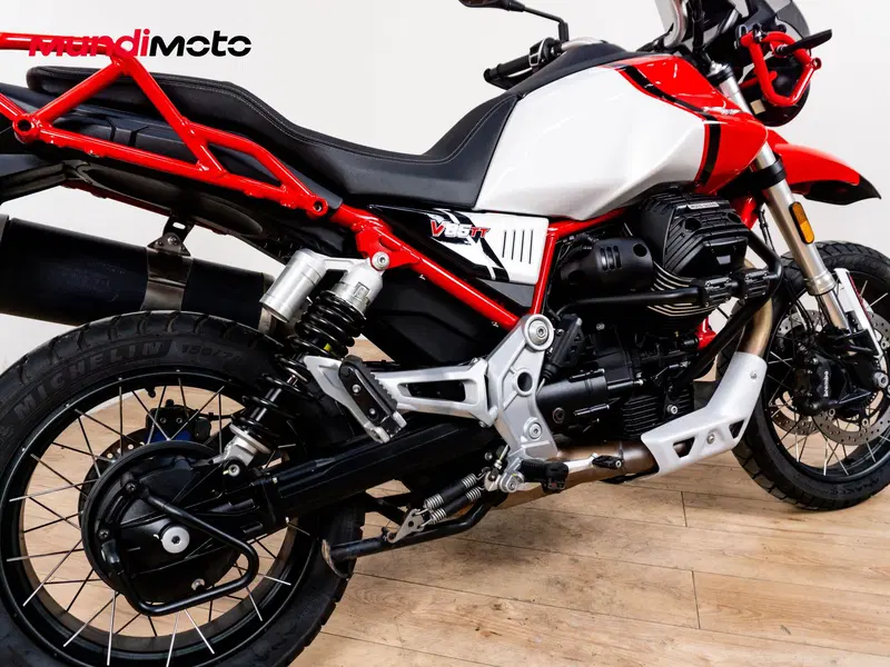 Moto Guzzi V85 TT Evocative Graphics (2021 - 23) (4)
