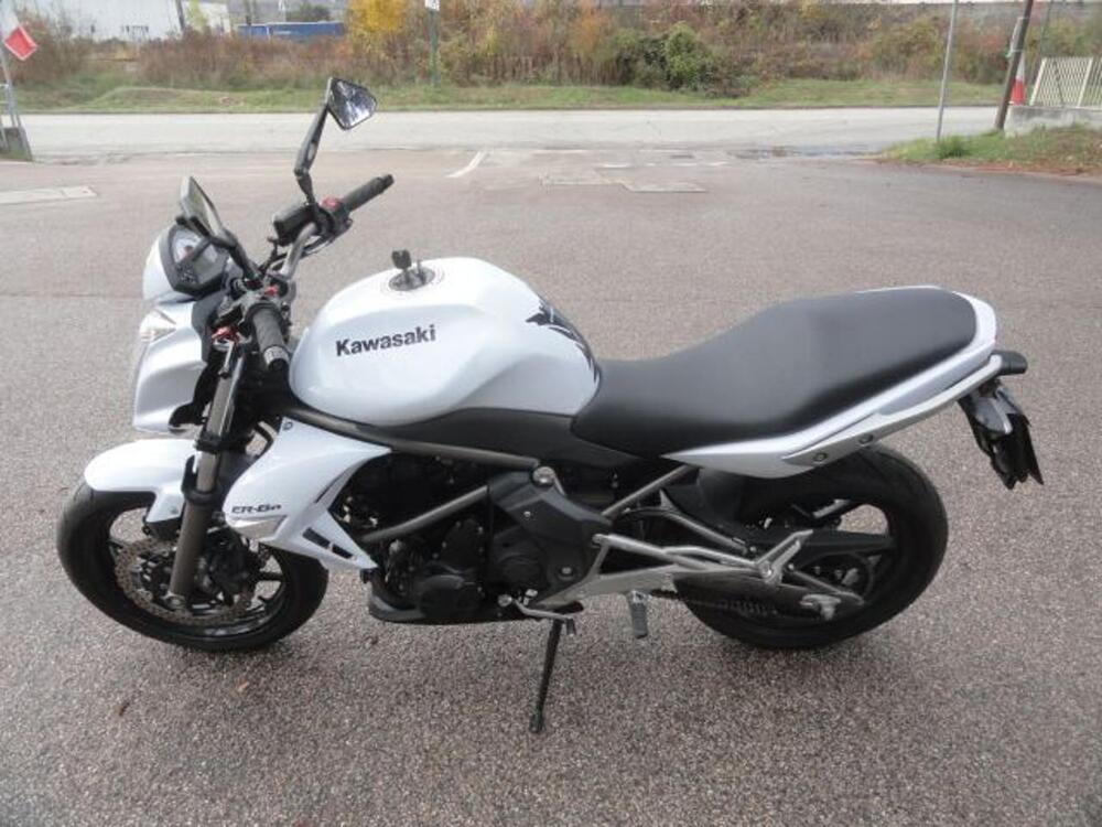 Kawasaki ER-6N (2009 - 11) (4)