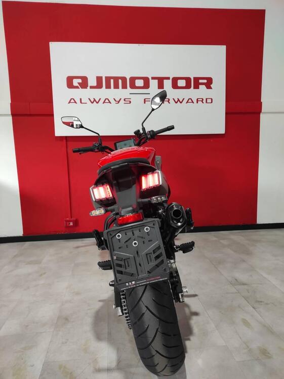 QJ Motor SRK 900 (2025) (3)