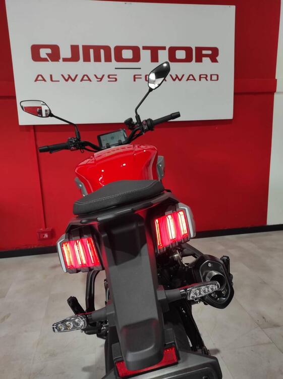 QJ Motor SRK 900 (2025) (4)