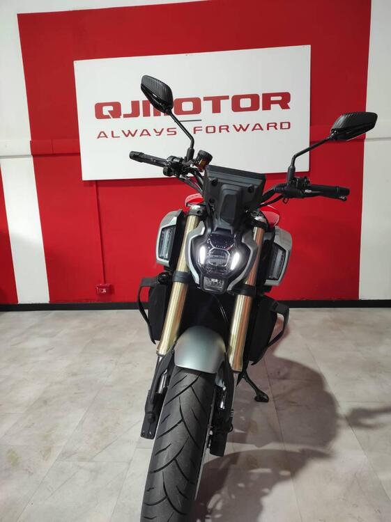 QJ Motor SRK 900 (2025) (2)