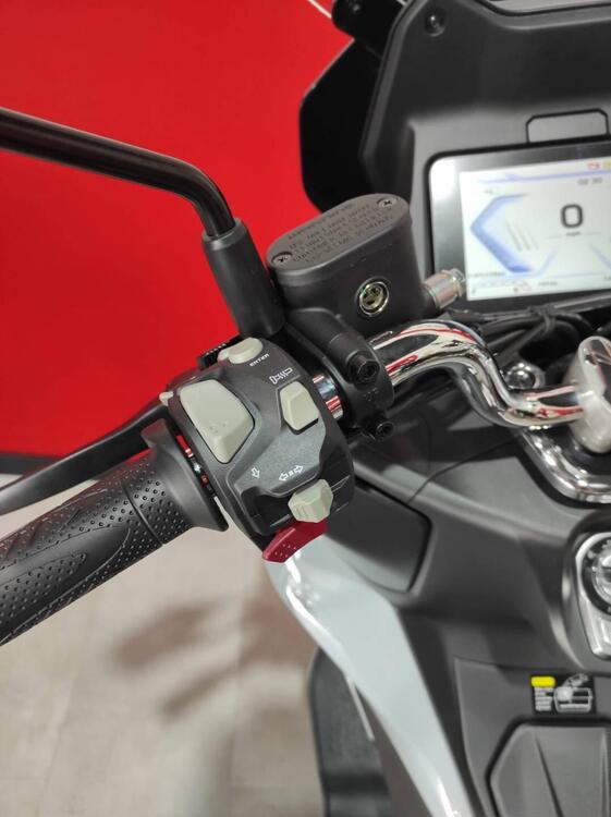 QJ Motor MTX 300 (2025) (5)