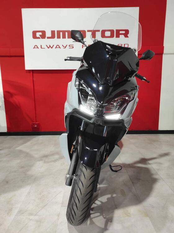 QJ Motor MTX 300 (2025) (2)