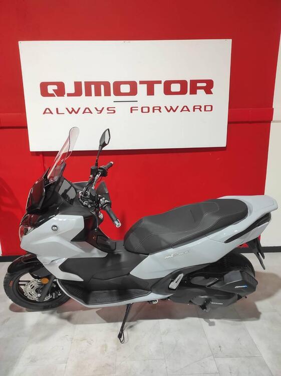 QJ Motor MTX 300 (2025)