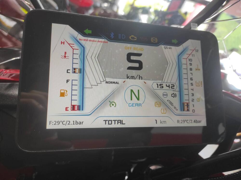 QJ Motor SRT 900 SX (2025) (5)