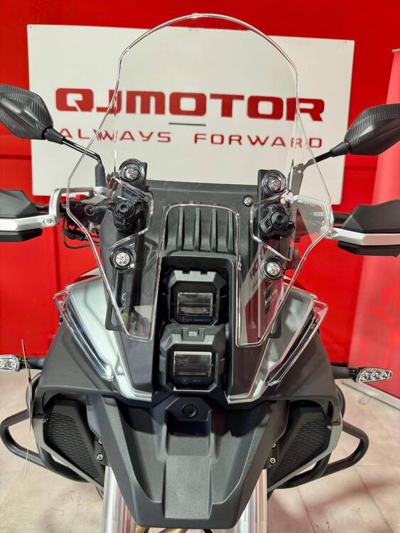 QJ Motor SRT 700 X (2024 - 25) (4)