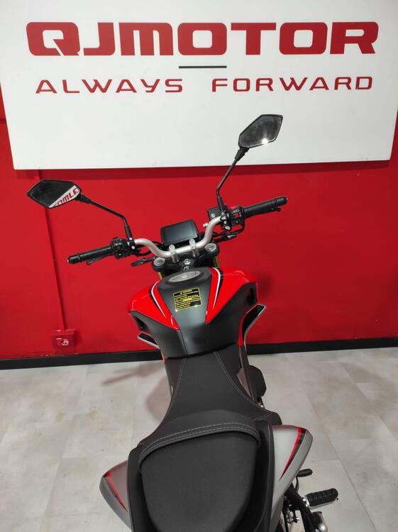 QJ Motor SRK 125 S (2025) (2)