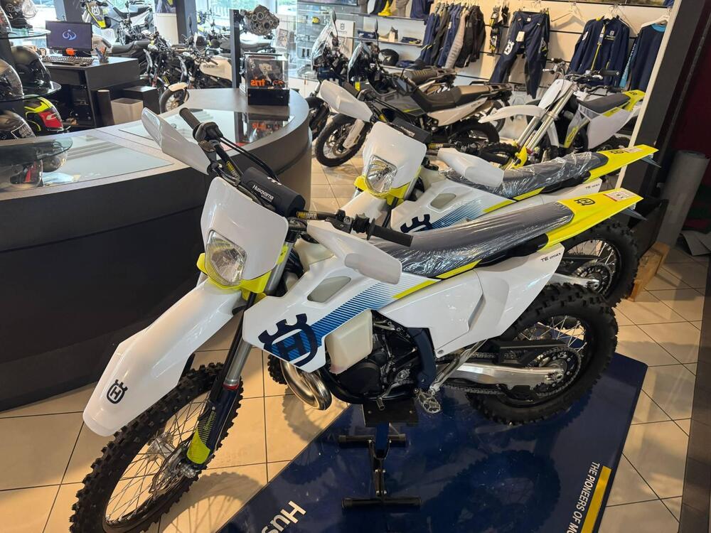 Husqvarna TE 300 (2024) (2)