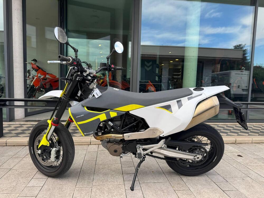 Husqvarna 701 Supermoto (2022)