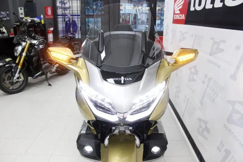 Honda GL 1800 Gold Wing Tour 50° Anniversario (2025 - 26) (4)