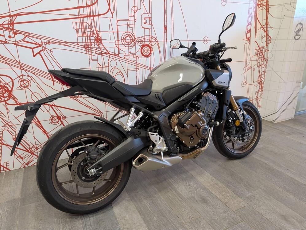 Honda CB 650 R E-Clutch (2024 - 25) (3)