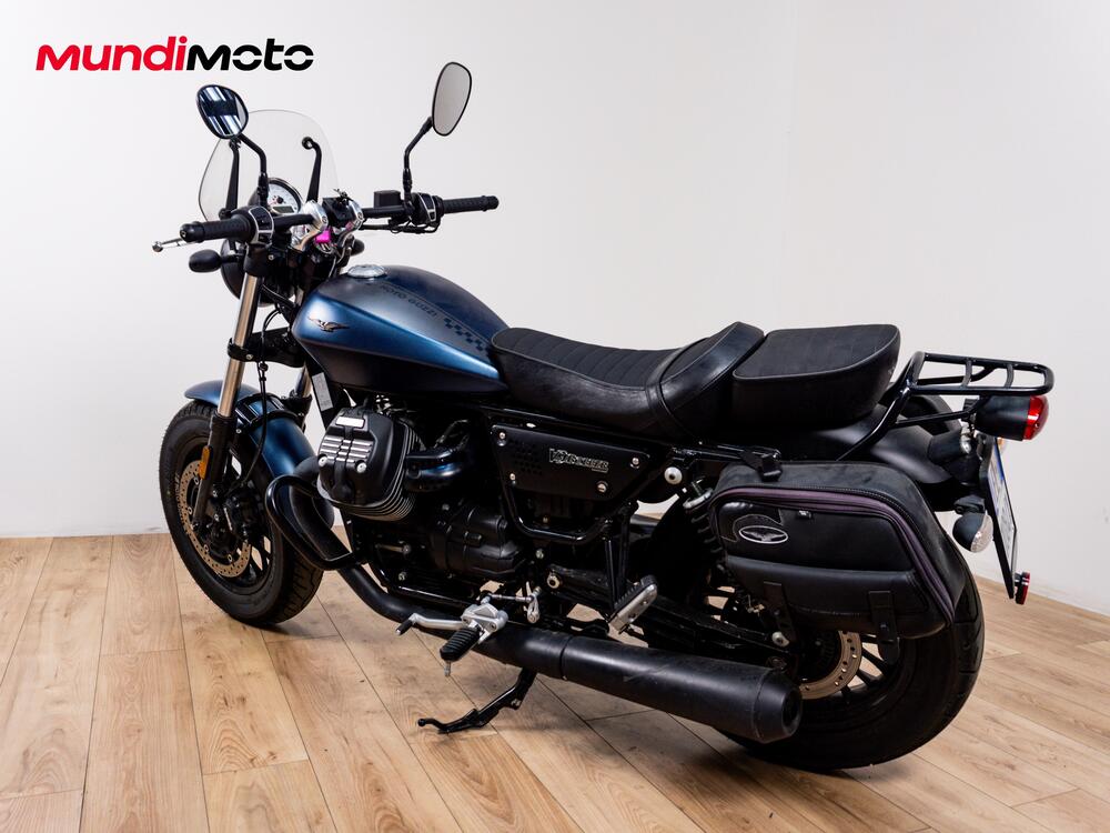 Moto Guzzi V9 Bobber (2021 - 25) (3)