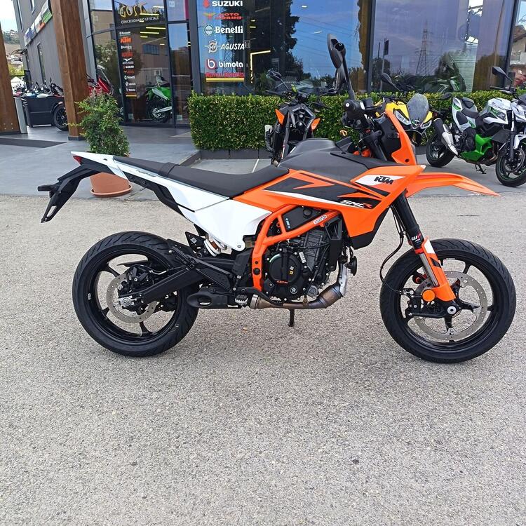 KTM 125 SMC R (2025) (2)