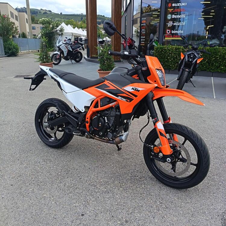 KTM 125 SMC R (2025) (3)