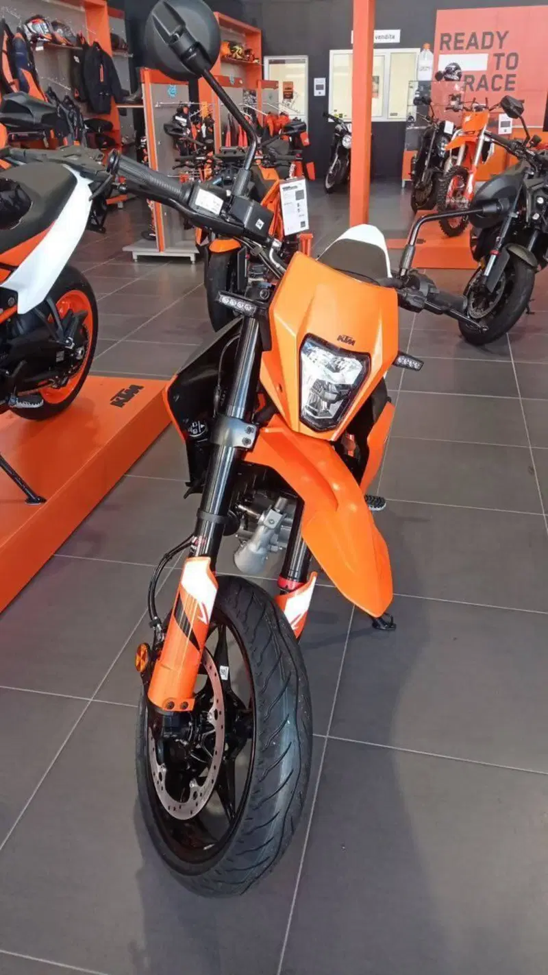 KTM 125 SMC R (2025 - 26) (3)