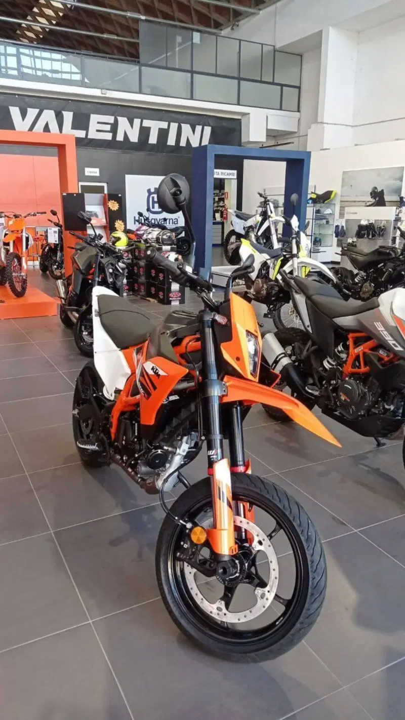 KTM 125 SMC R (2025 - 26) (4)