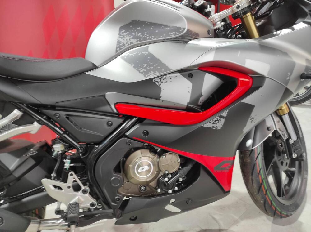 QJ Motor SRK 125 R (2025) (3)