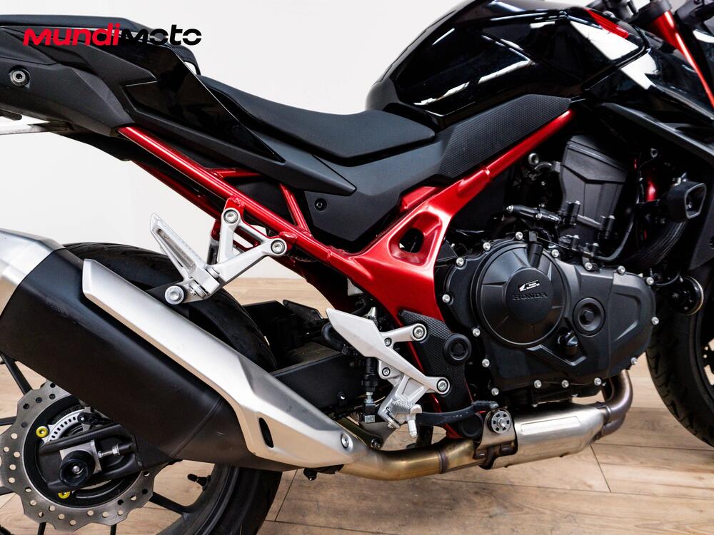 Honda CB 750 Hornet (2025) (4)