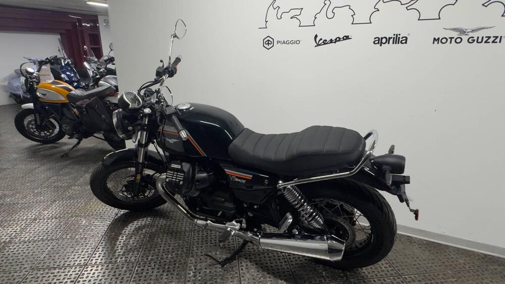 Moto Guzzi V7 Special (2025) (3)
