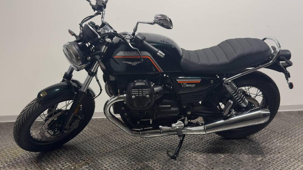 Moto Guzzi V7 Special (2025) (4)