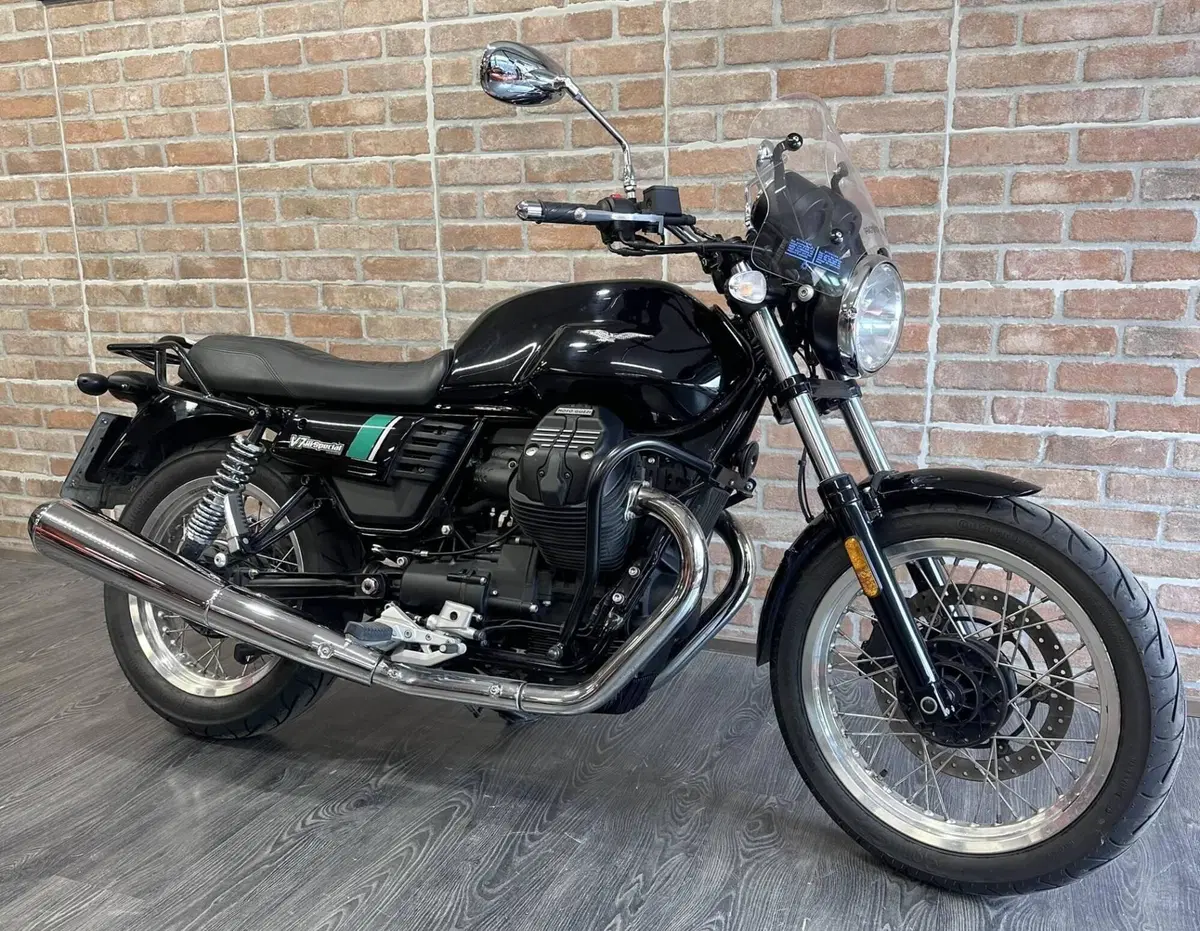 Moto Guzzi V7 III Special (2017 - 20) (3)