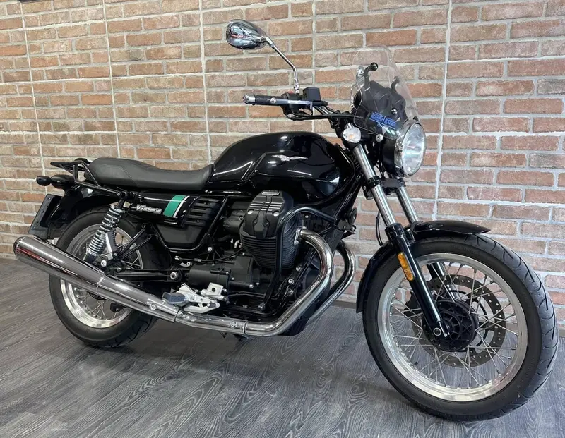 Moto Guzzi V7 III Special (2017 - 20) (3)
