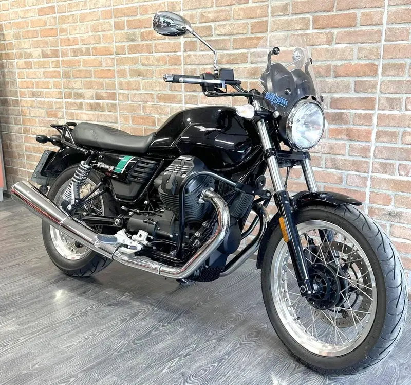 Moto Guzzi V7 III Special (2017 - 20) (9)