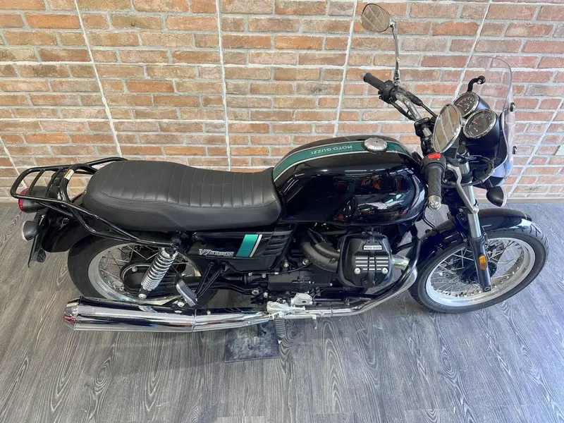 Moto Guzzi V7 III Special (2017 - 20) (16)