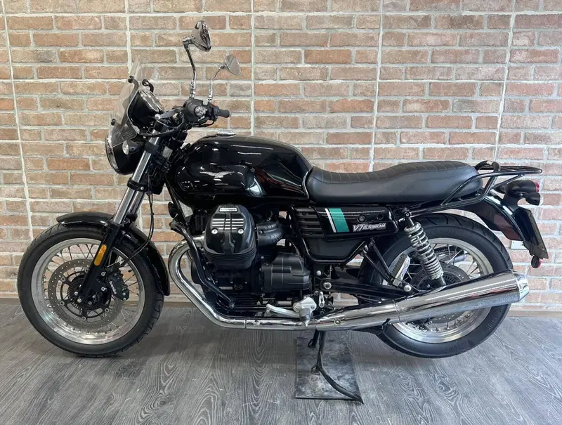 Moto Guzzi V7 III Special (2017 - 20) (15)