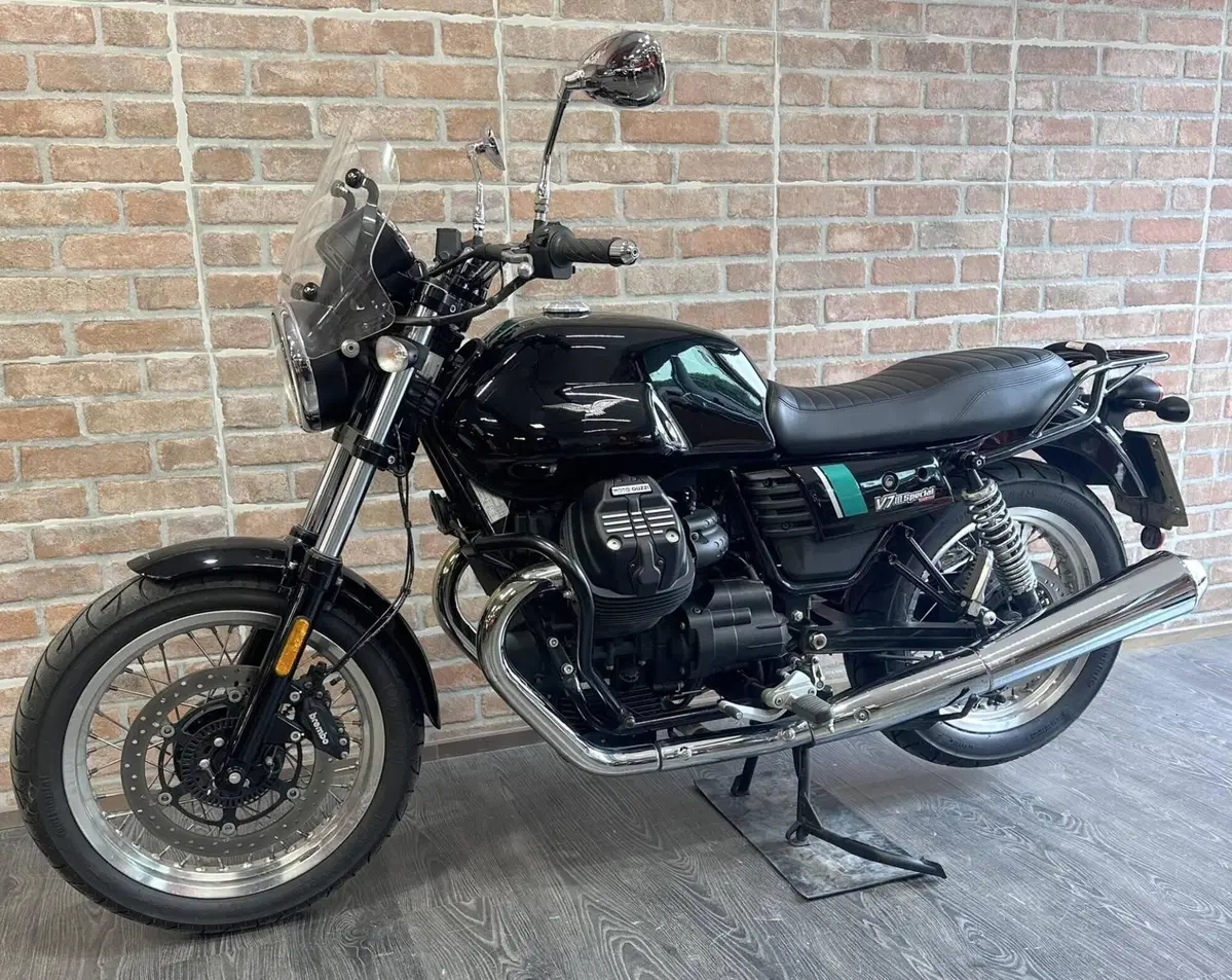 Moto Guzzi V7 III Special (2017 - 20) (14)