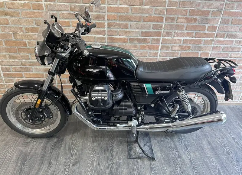 Moto Guzzi V7 III Special (2017 - 20) (12)